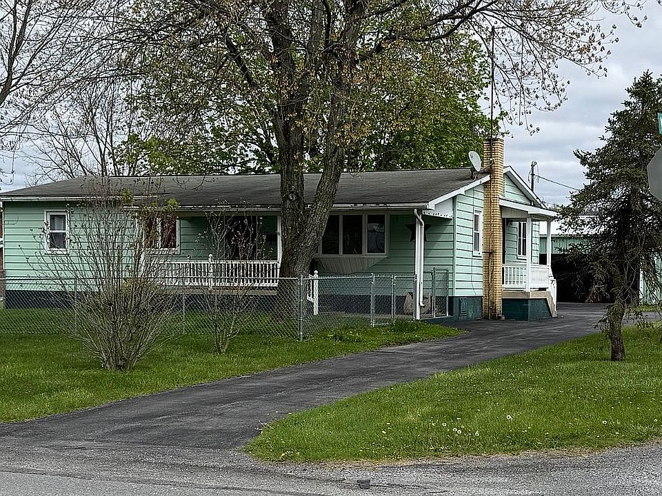 1st image of 400 Loch Lomond Rd