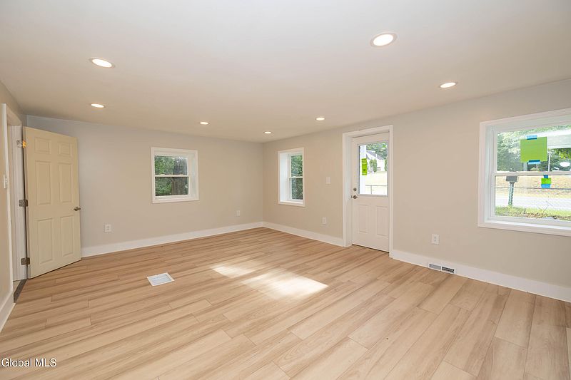4th image of 223 Luzerne Road