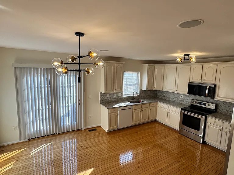 9611 Normanton Way — Photo 14