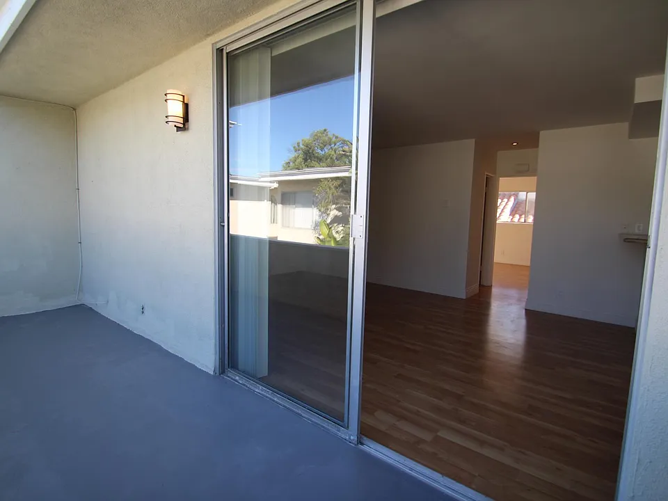 1728 Montana Ave #9
