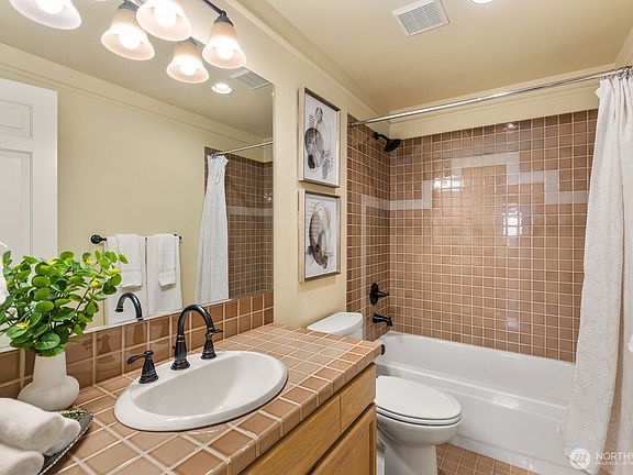 4th image of 2349 Harbor Avenue SW #701