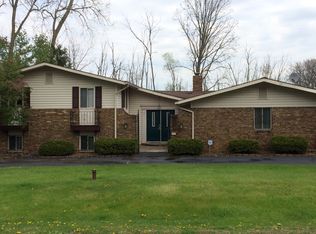 5852 Darb Lake Dr, West Bloomfield, MI 48324