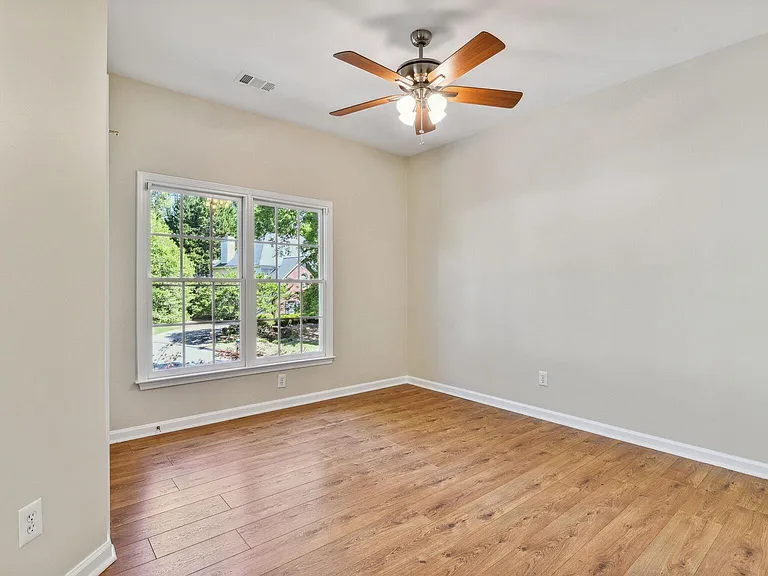 330 Winherst Ln — Photo 18