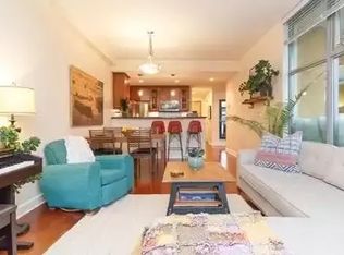 225 Menzies St #302, Victoria, BC