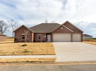 890 Harrison St, Pea Ridge, AR 72751
