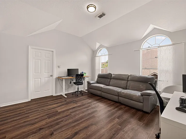6514 Kings Summit Dr — Photo 29