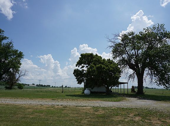 5th image of 2101 E County Road 1550 N