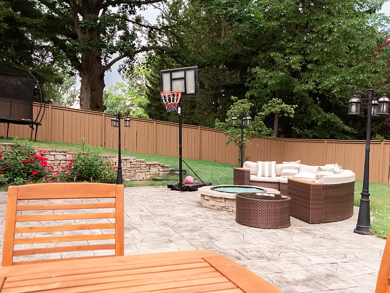 935 Whittier Dr — Photo 38
