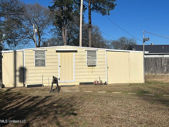 5th image of 2049 Oakhurst Dr