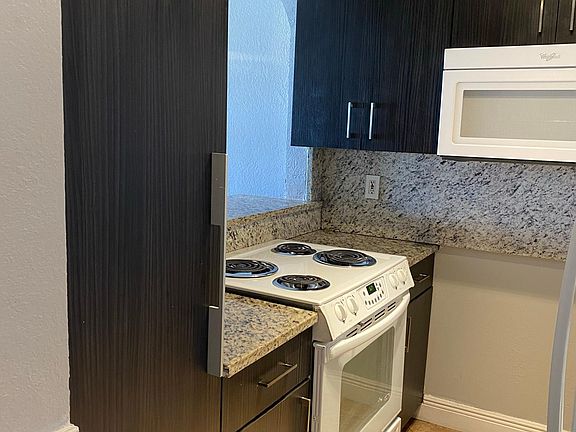 4th image of 600 NW 32nd Pl APT 403