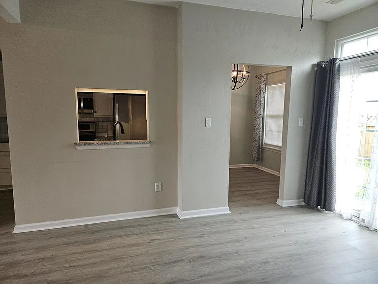 102 Chanticlair Dr — Photo 6