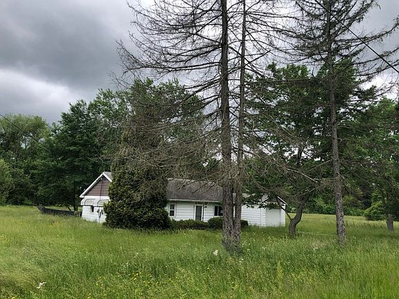 2nd image of 3062 Lovers Ln