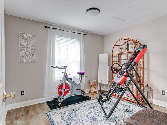 5th image of 1070 Crandall Rd APT 4