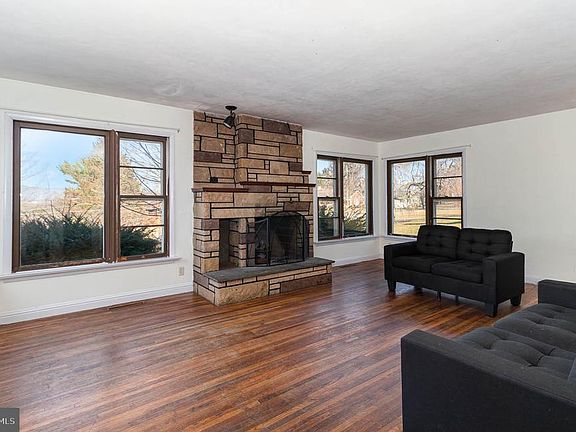 5th image of 28 Mount Rock Rd