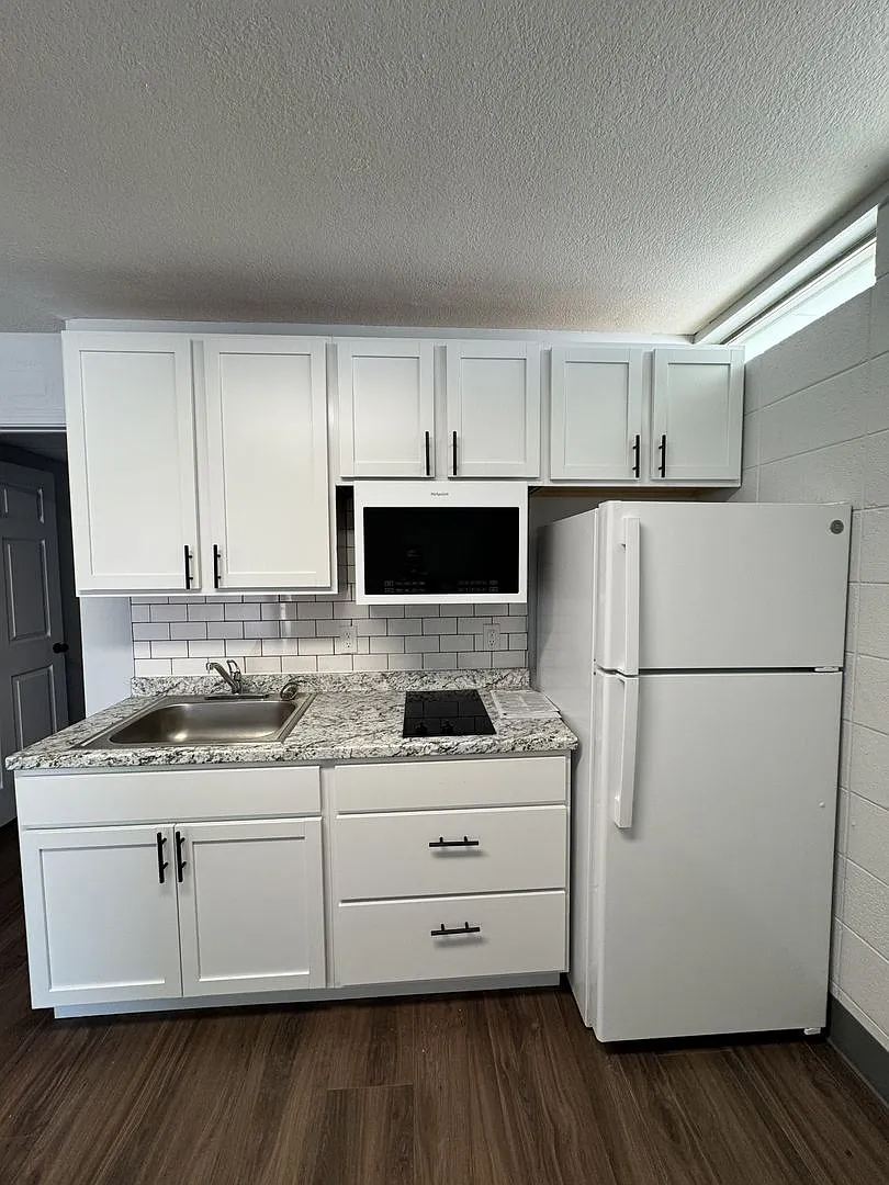 Yellow Stone Apartments-All Bills Paid — Photo 1