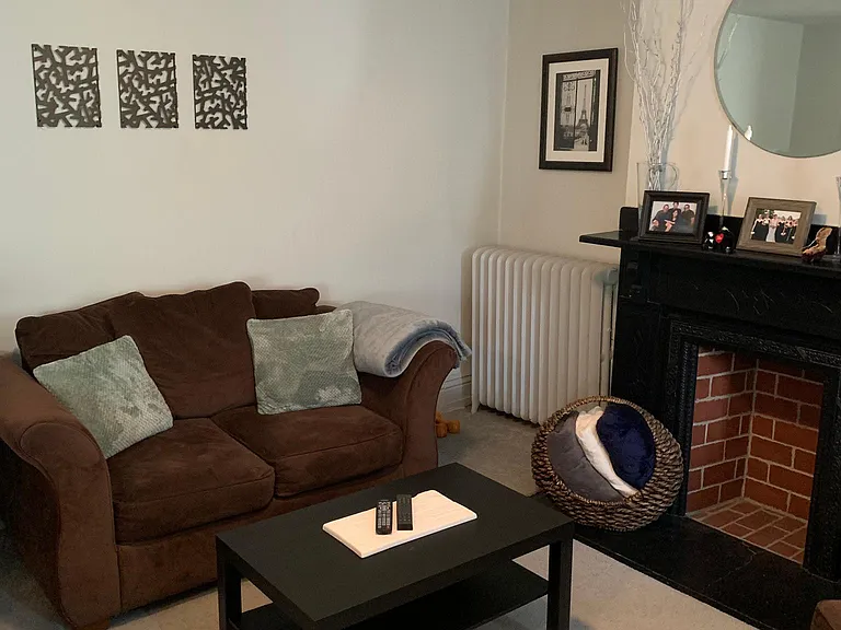 Living Room (2 of 2)
