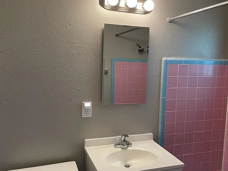 900 Willow St #8 — Photo 4