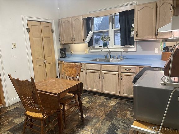 3rd image of 40 E Xenia St