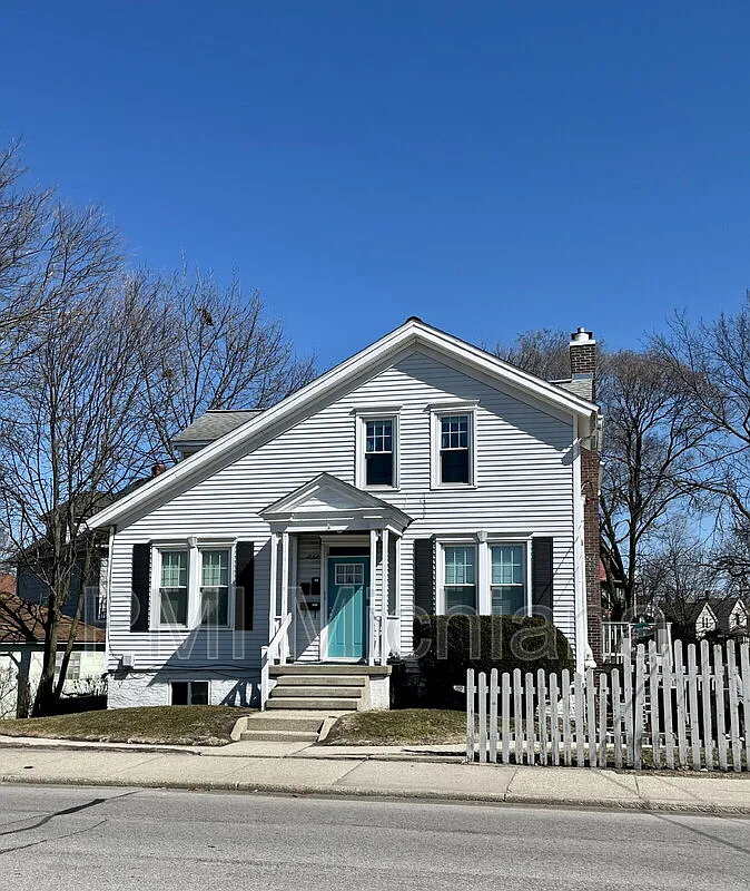 2 bed, 1.0 bath, 650 sqft, $820 — Photo 1