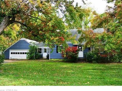 216 Shaker Rd, Enfield, CT, 06082