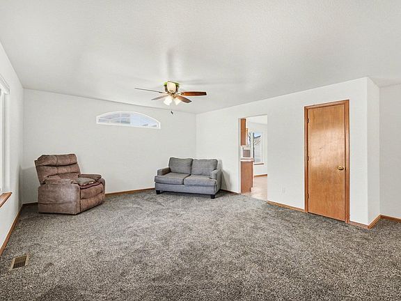 5th image of 463 Stevens Cir
