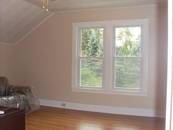 3rd image of 209 Bank St