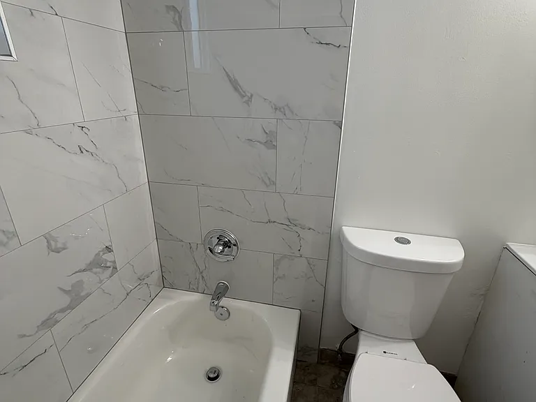 132 3rd St #5 — Photo 9