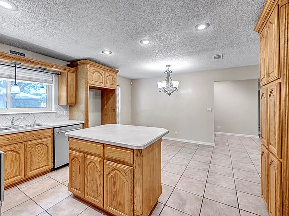 5th image of 4202 Merrill Dr