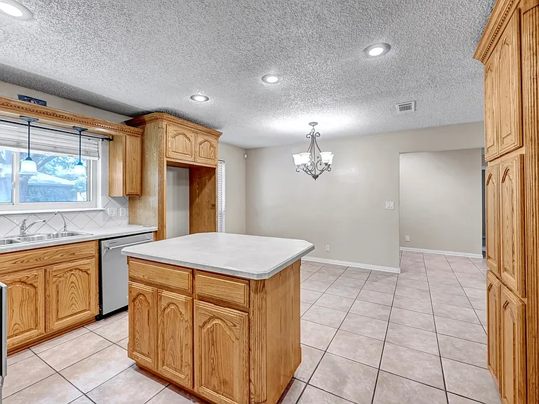 4202 Merrill Dr — Photo 7