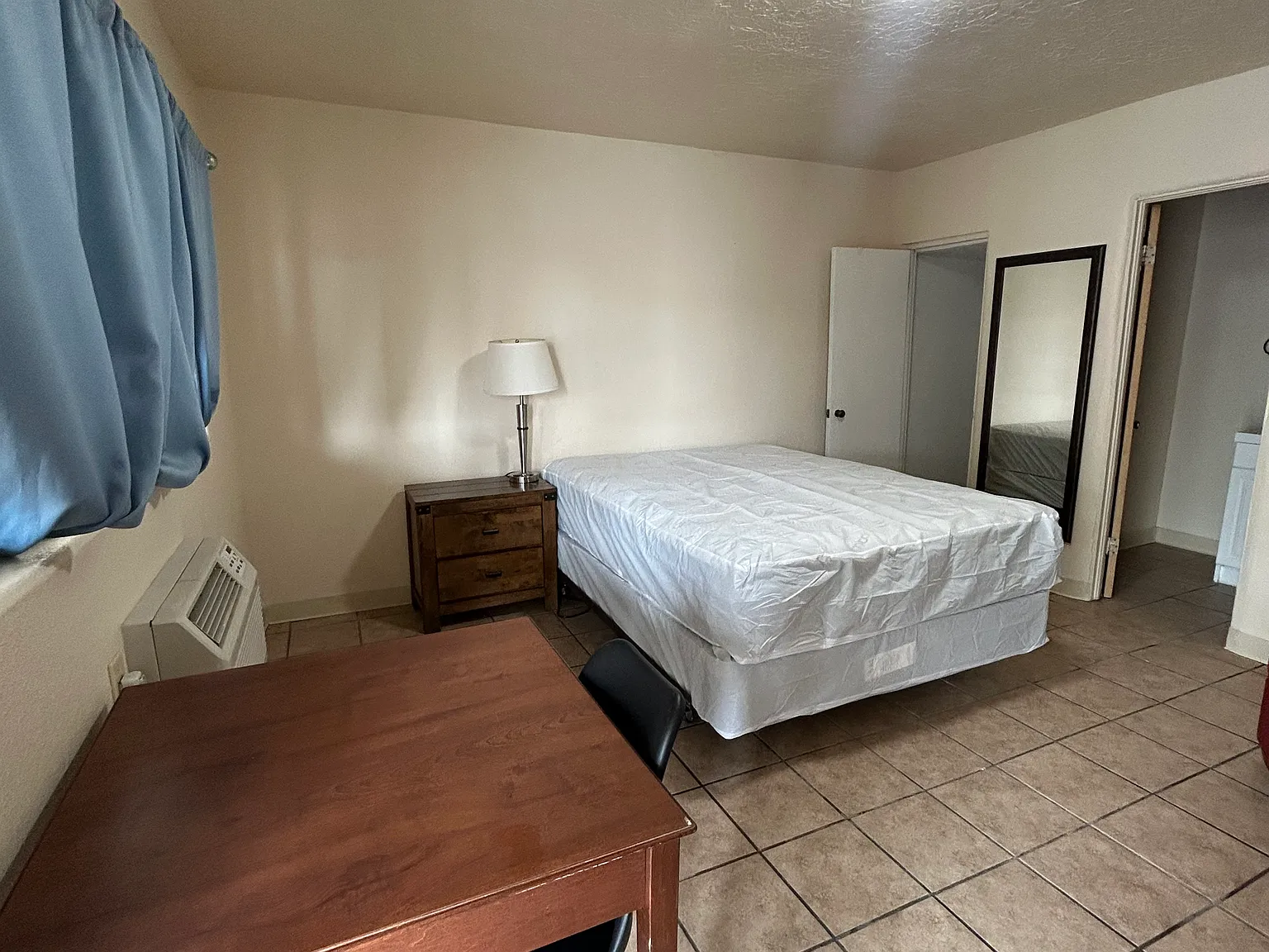 Studio, $750 — Photo 2