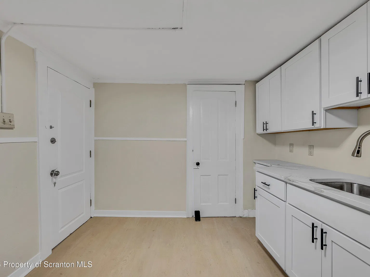 2 bed, 1.0 bath, 3400 sqft, $900 — Photo 2