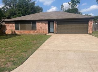 6402 Walnut Springs Dr, Arlington, TX 76001