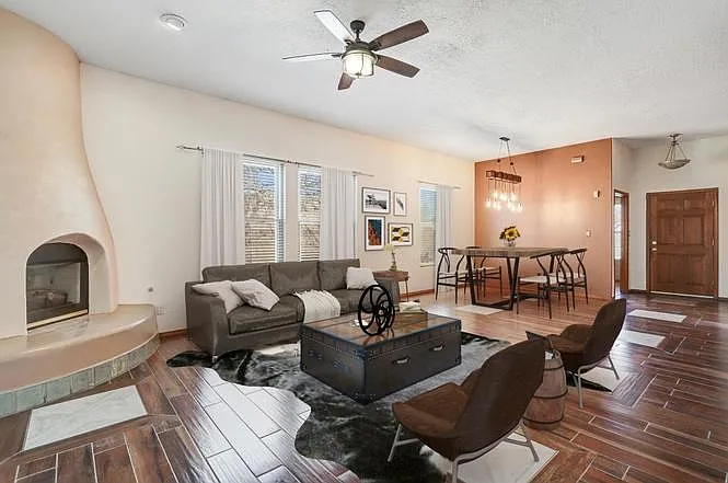 209 Manhattan Pl NW — Photo 9