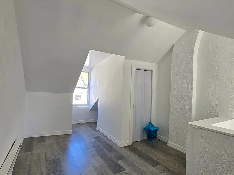 552 S 11th St — Photo 13
