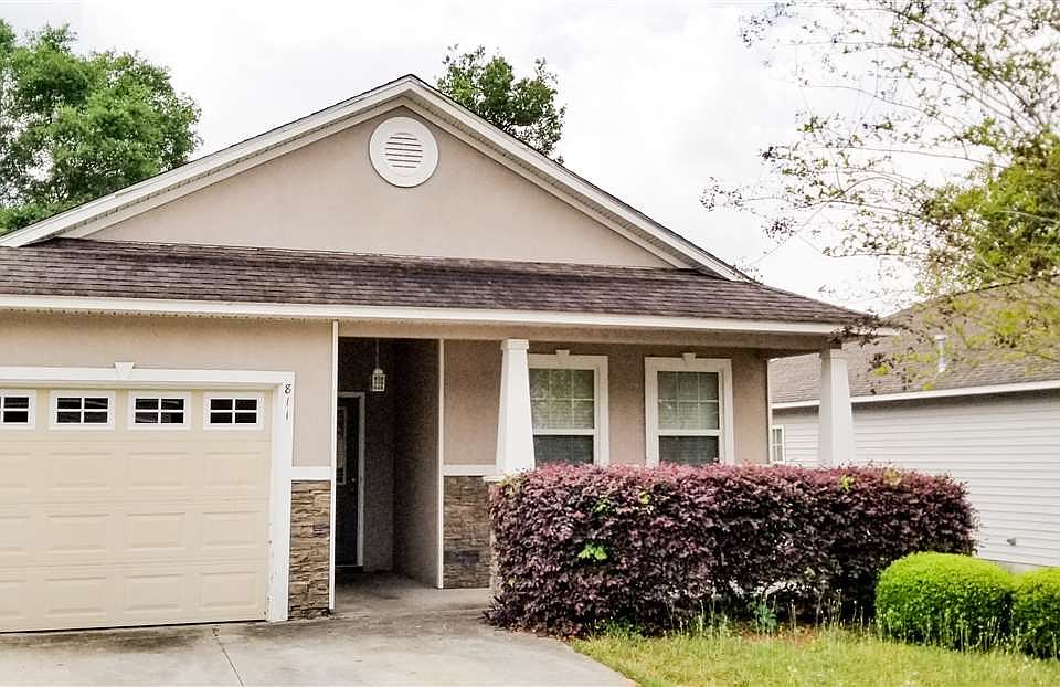 1st image of 811 Brooke Manor Dr