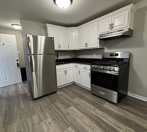 2nd image of 14424-14424 Morse St #P