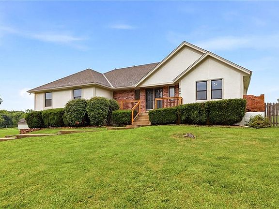 2nd image of 1008 NE Remington Ct