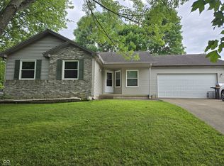 907 W Countryside Ln, Bloomington, IN 47403