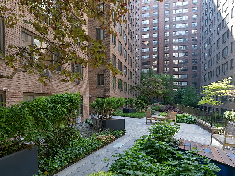 420 E 64th St #W6A — Photo 11