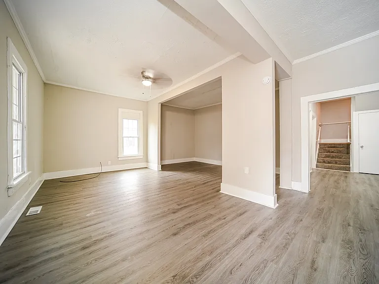 154285_018_living_room_13481139.jpg