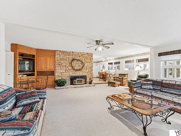 4th image of 2220 E Lake Dr