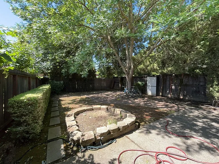 606 Isla Pl — Photo 10