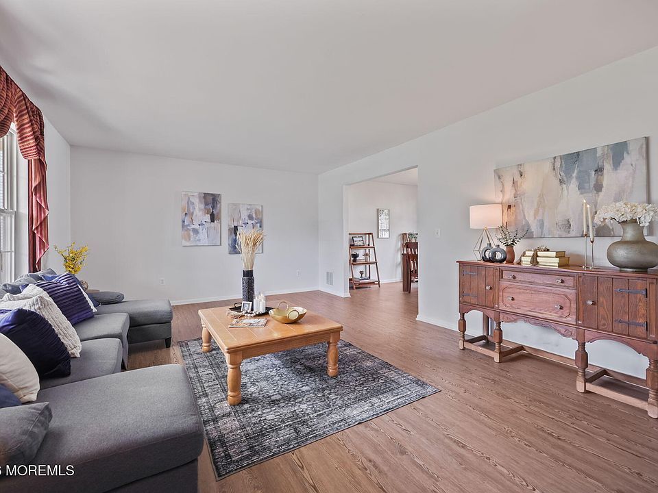 1st image of 31 Kentucky Drive