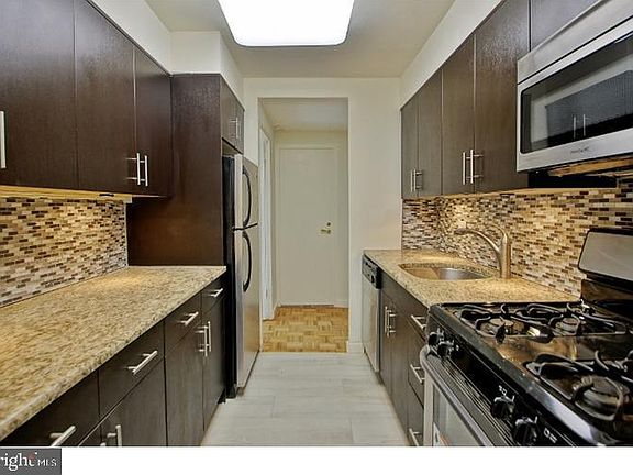5th image of 604-36 S Washington Sq #1714