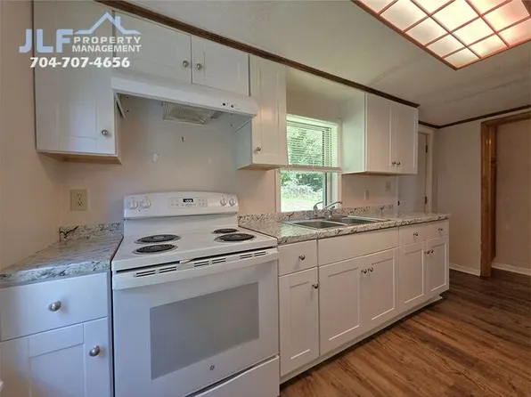 922 S Meeting St, Statesville, NC 28677