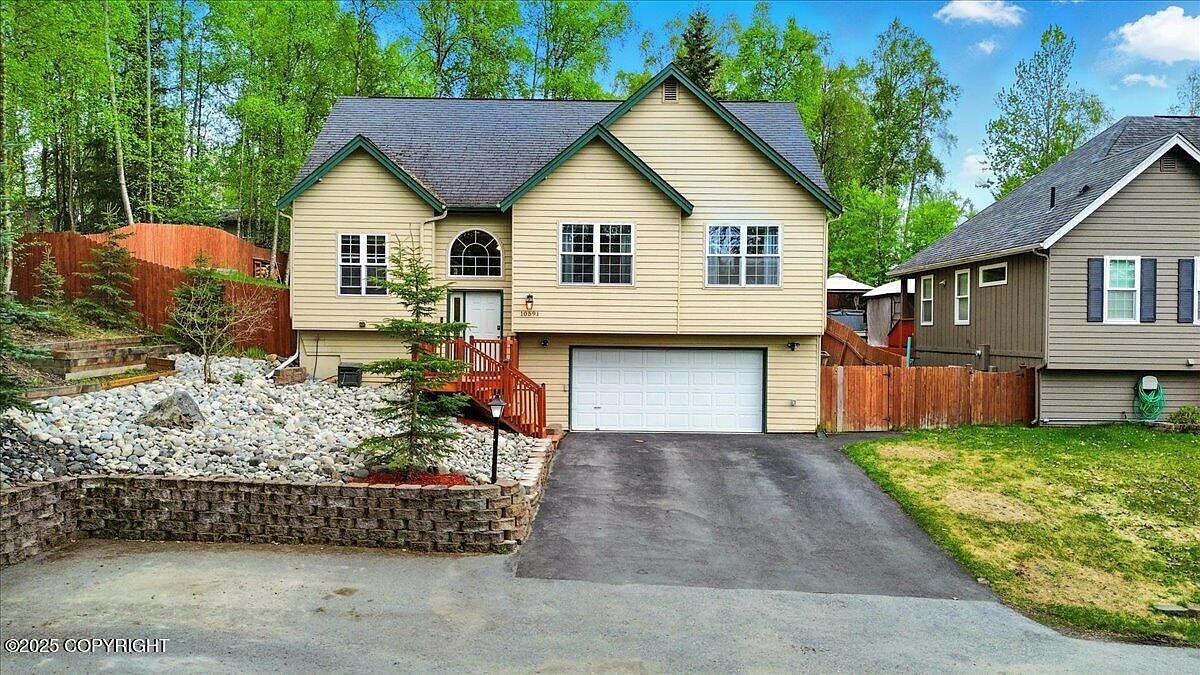 Whitesville スタジャン ROAD EAGLES CALIFORNIA 10591 Chain Of Rock St, Eagle River, AK 99577 | Zillow