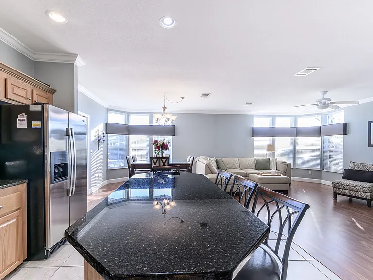 2 Emden Cir — Photo 20