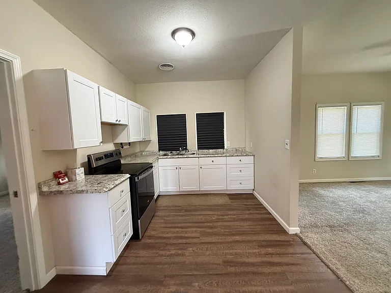 1826 N Jackson Ave — Photo 26