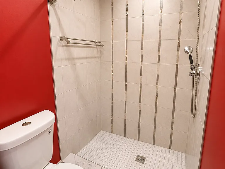 6103 Beddingfield Ct — Photo 10