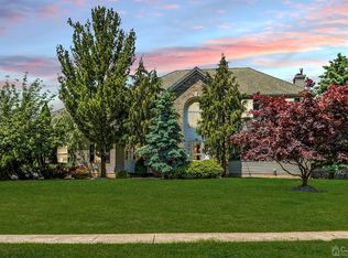 26 Lucille Ct, Piscataway, NJ 08854